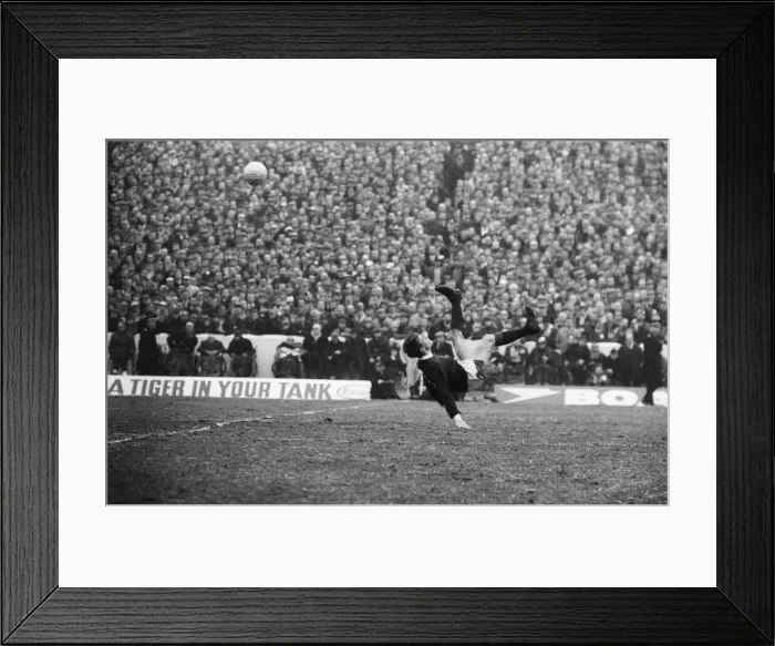 Framed Print : Scotland 1 v England 1. UEFA European Championship Group 8 match at Hampden Park Framed Print : Scotland 1 v England 1. UEFA European Championship Group 8 match at Hampden Park