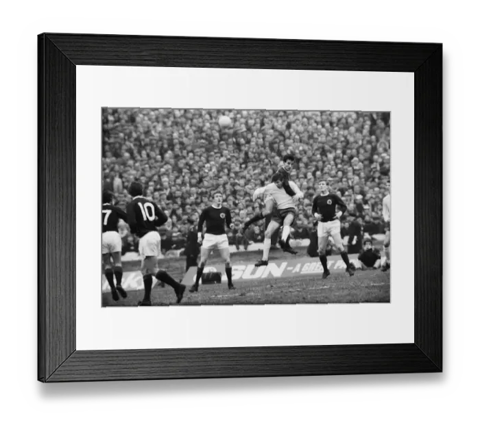 Framed Print : Scotland 1 v England 1. UEFA European Championship Group 8 match at Hampden Park