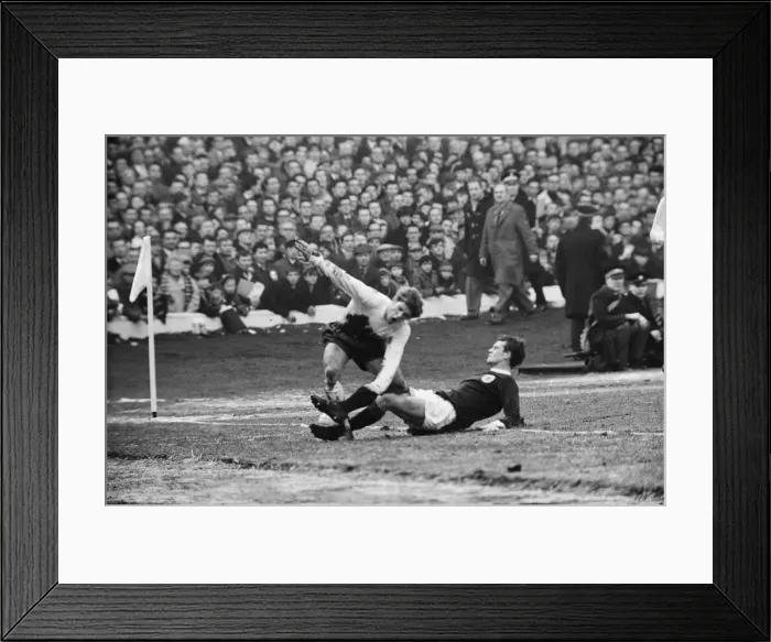Framed Print : Scotland 1 v England 1. UEFA European Championship Group 8 match at Hampden Park Framed Print : Scotland 1 v England 1. UEFA European Championship Group 8 match at Hampden Park