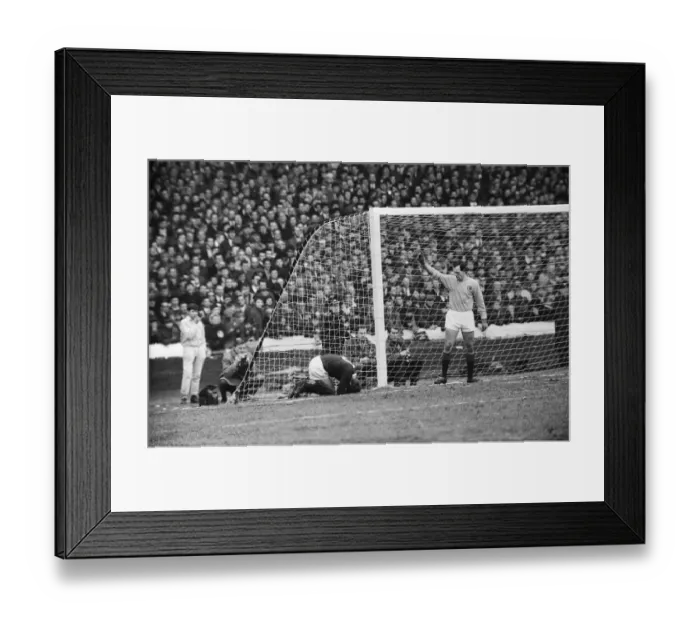 Framed Print : Scotland 1 v England 1. UEFA European Championship Group 8 match at Hampden Park Framed Print : Scotland 1 v England 1. UEFA European Championship Group 8 match at Hampden Park