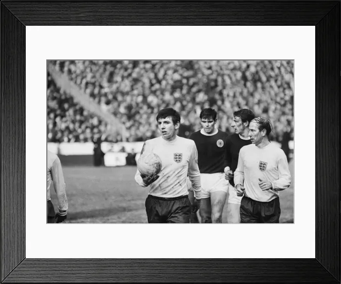 Framed Print : Scotland 1 v England 1. UEFA European Championship Group 8 match at Hampden Park