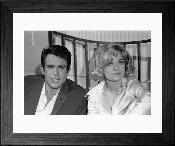 Framed Print : Susannah York and Warren Beatty on the set of Kaleidoscope Framed Print : Susannah York and Warren Beatty on the set of Kaleidoscope