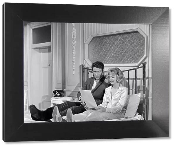 Susannah York and Warren Beatty on the set of 'Kaleidoscope'