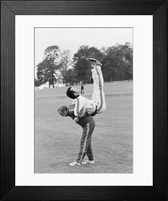 Framed Print : Boxer John Conteh and Ronald Fraser training for a forthcoming film Framed Print : Boxer John Conteh and Ronald Fraser training for a forthcoming film