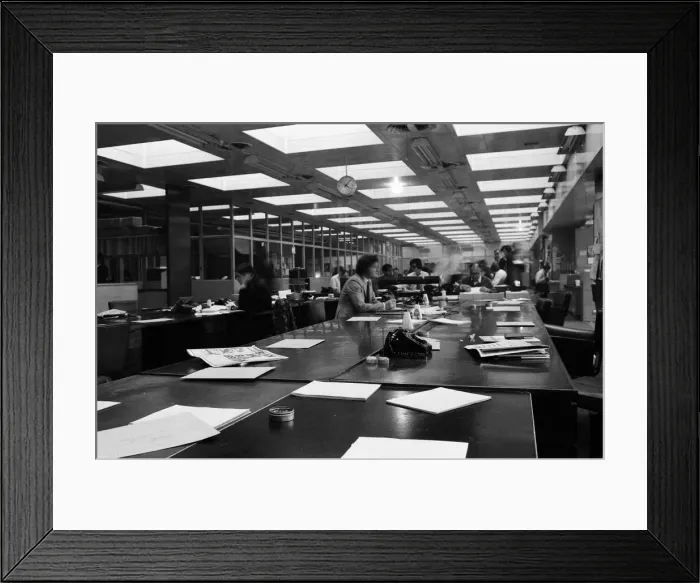 Framed Print : Daily Mirror editorial floor, Holborn, London. 9th December 1970