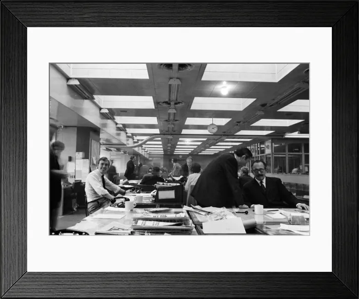 Framed Print : Daily Mirror editorial floor, Holborn, London. 9th December 1970