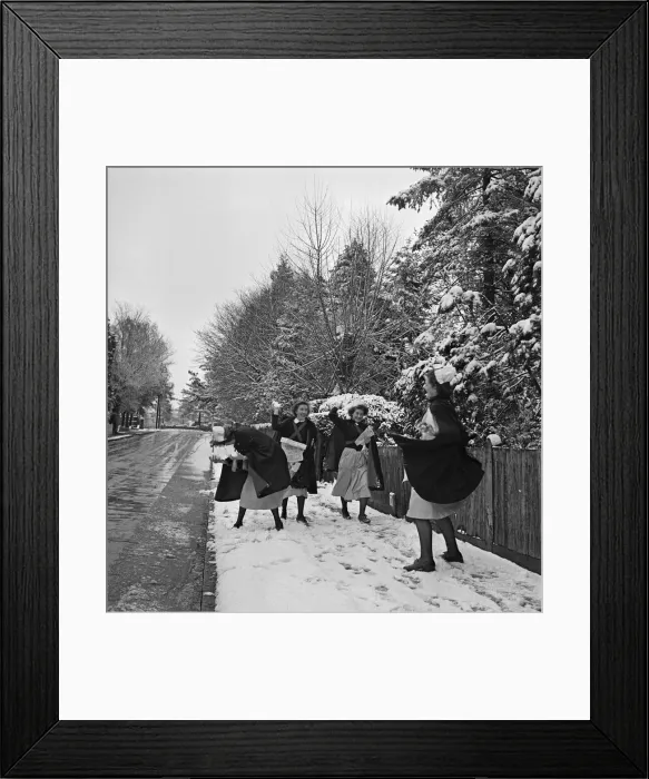 Framed Print : Snow in April. Snow scenes in Tadworth, Surrey. Tadworth is a large suburban