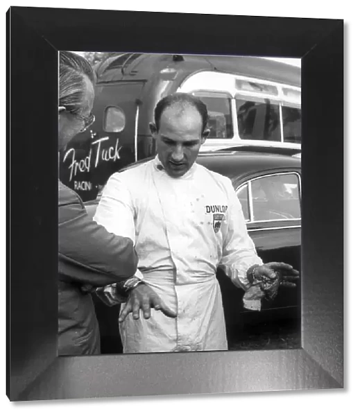 STIRLING MOSS IN CONVERSATION AT OULTON PARK - 25  /  09  /  1959 -----