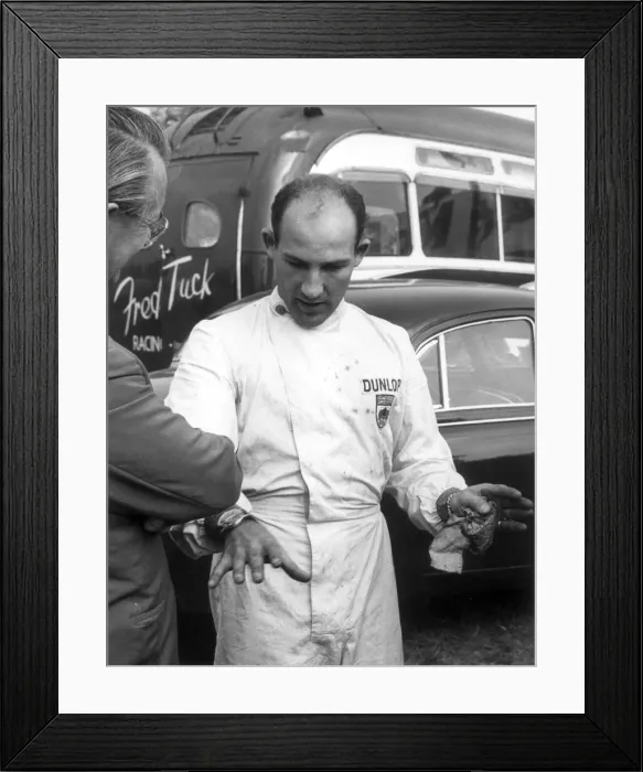 Framed Print : STIRLING MOSS IN CONVERSATION AT OULTON PARK - 25 / 09 / 1959 ----- Framed Print : STIRLING MOSS IN CONVERSATION AT OULTON PARK - 25 / 09 / 1959 -----