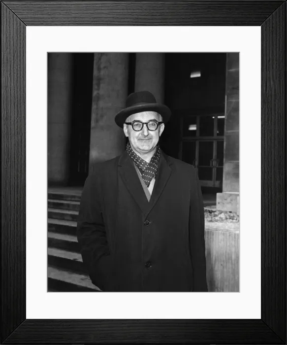 Framed Print : Ex Chief Superintendent George Smith, Special Branch seen here leaving the Vassall Framed Print : Ex Chief Superintendent George Smith, Special Branch seen here leaving the Vassall