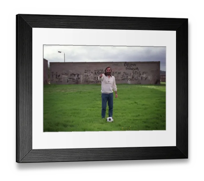 Framed Print : GEORGE BEST GOES HOME. SEPT 90-7985 www. expresspictures