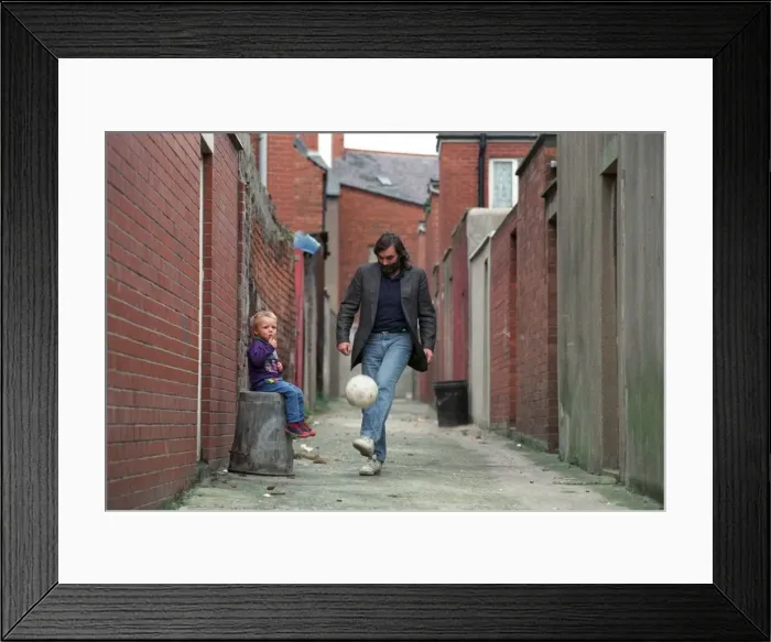Framed Print : GEORGE BEST GOES HOME. SEPT 90-7985 www. expresspictures Framed Print : GEORGE BEST GOES HOME. SEPT 90-7985 www. expresspictures