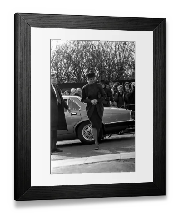 Framed Print : THE PRINCESS OF WALES ARRIVES AT FUNCTION DURING HER VISIT TO TYNESIDE - 1983 Framed Print : THE PRINCESS OF WALES ARRIVES AT FUNCTION DURING HER VISIT TO TYNESIDE - 1983