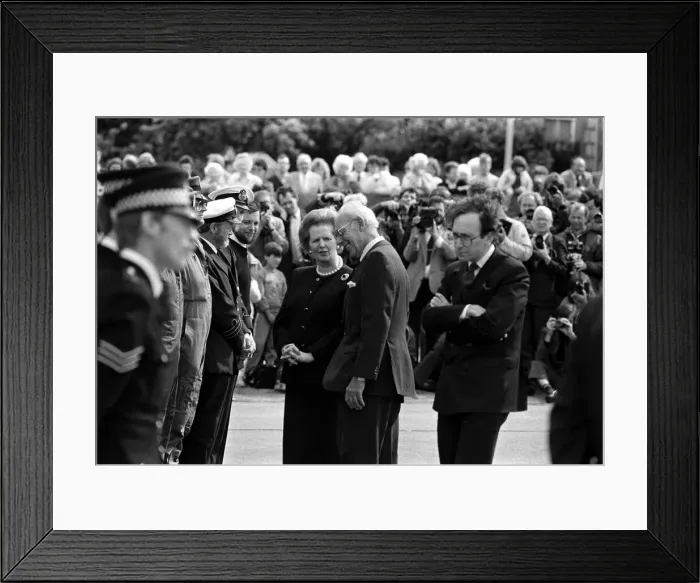 Framed Print : MARGARET THATCHER VISITING TYNESIDE 1992 / 002260 Framed Print : MARGARET THATCHER VISITING TYNESIDE 1992 / 002260