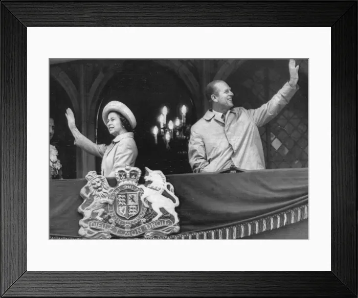 Framed Print : Queen Elizabeth II and Prince Philip wave to the crowds from a balcony at Durham Town