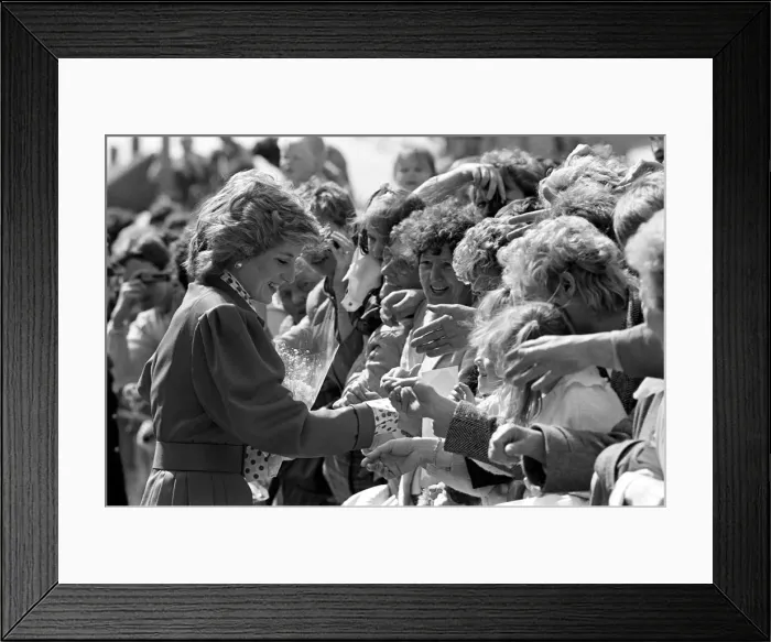 Framed Print : THE PRINCESS OF WALES MEETING PEOPLE DURING VISIT TO NEWCASTLE APRIL 1986 Framed Print : THE PRINCESS OF WALES MEETING PEOPLE DURING VISIT TO NEWCASTLE APRIL 1986