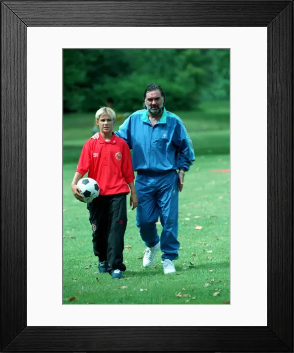Framed Print : PHOTOSHOOT OF GEORGE BEST SITTING IN PARK WITH SON CALLUM BEST - 93 / 7487 Framed Print : PHOTOSHOOT OF GEORGE BEST SITTING IN PARK WITH SON CALLUM BEST - 93 / 7487