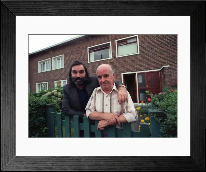 Framed Print : GEORGE BEST GOES HOME. SEPT 90-7985 www. expresspictures Framed Print : GEORGE BEST GOES HOME. SEPT 90-7985 www. expresspictures