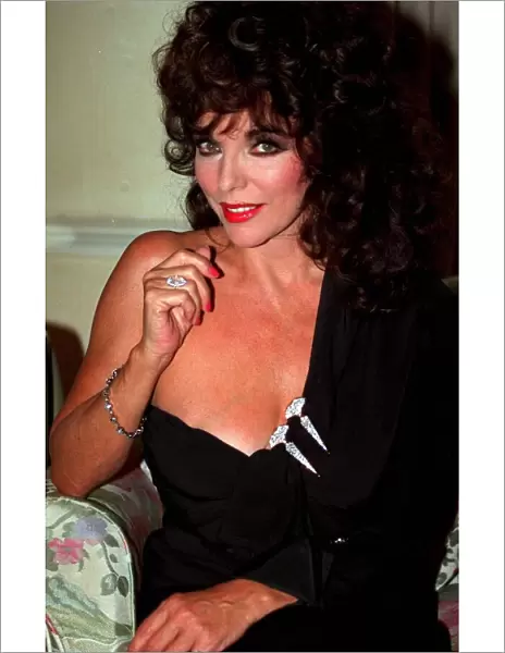JOAN COLLINS IN PHOTOCAL 13  /  06  /  1989