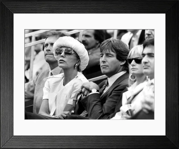 Framed Print : Joan Collins and Bill Wiggins at Queens Club for tennis tournament - June 1987 Framed Print : Joan Collins and Bill Wiggins at Queens Club for tennis tournament - June 1987