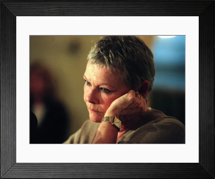 Framed Print : DAME JUDI DENCH ARCHIVE - PICTURED IN 1998 Framed Print : DAME JUDI DENCH ARCHIVE - PICTURED IN 1998