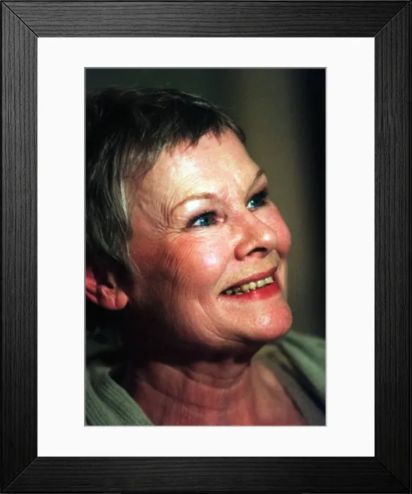 Framed Print : DAME JUDI DENCH ARCHIVE - PICTURED IN 1998 Framed Print : DAME JUDI DENCH ARCHIVE - PICTURED IN 1998
