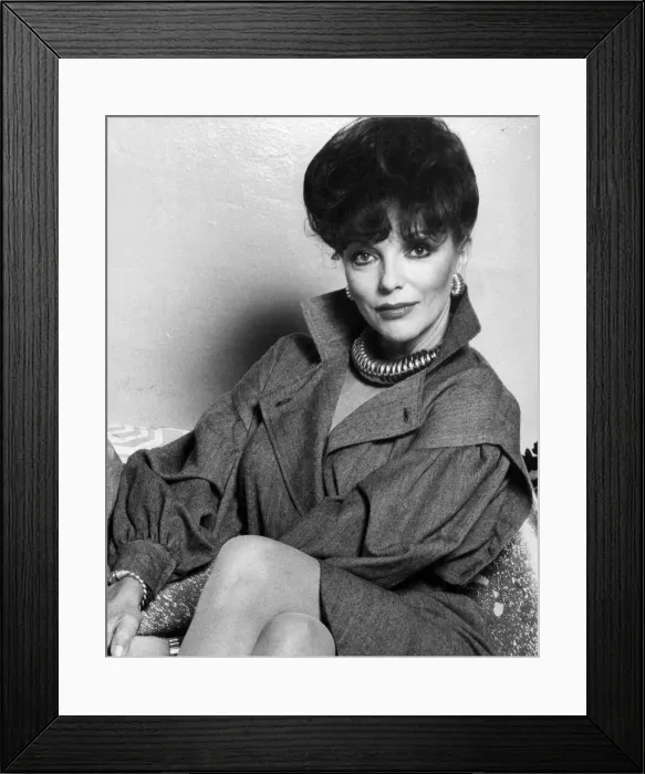 Framed Print : Joan Collins during interview in hotel room 05 / 11 / 1982 Framed Print : Joan Collins during interview in hotel room 05 / 11 / 1982