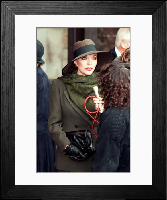 Framed Print : JOAN COLLINS AT LAURENCE OLIVIER MEMORIAL SERVICE AT WESTMINSTER ABBEY Framed Print : JOAN COLLINS AT LAURENCE OLIVIER MEMORIAL SERVICE AT WESTMINSTER ABBEY