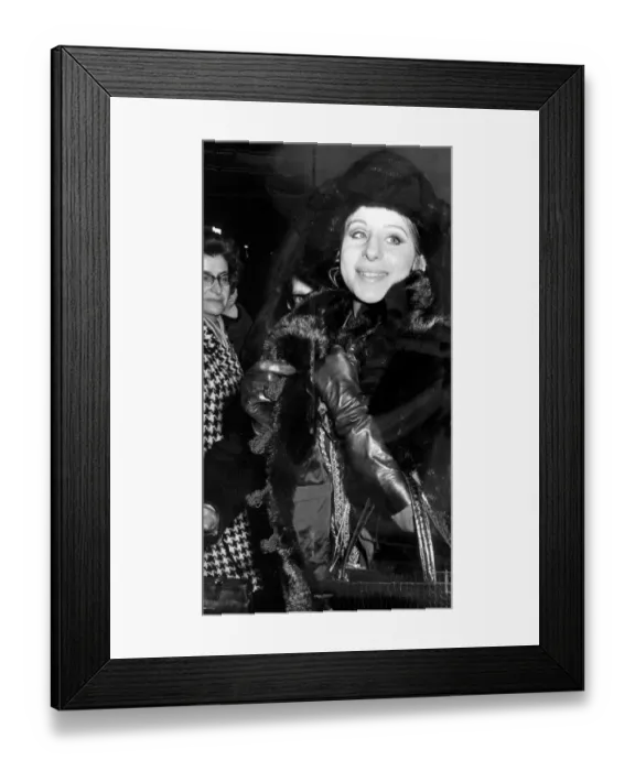Framed Print : BARBRA STREISAND ARRIVES IN LONDON FOR THE PREMIERE OF FUNNY GIRL - 1969