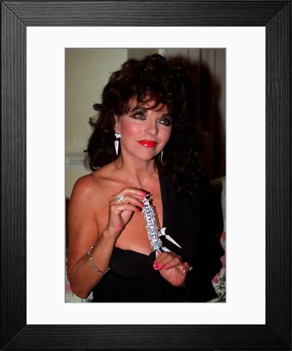Framed Print : JOAN COLLINS IN PHOTOCALL 13  /  06  /  1989