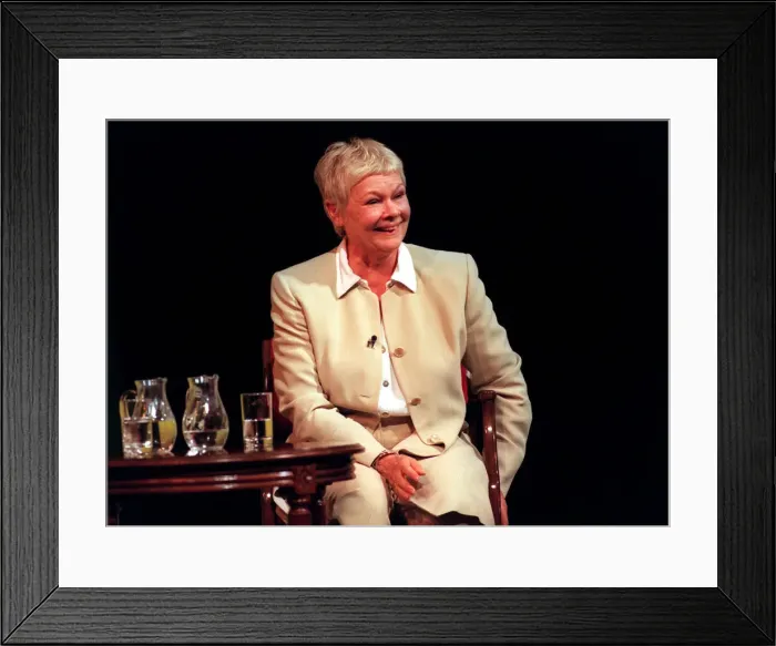 Framed Print : Dame Judi Dench on stage at the Apollo Theatre, London - 31 March 1999 Framed Print : Dame Judi Dench on stage at the Apollo Theatre, London - 31 March 1999