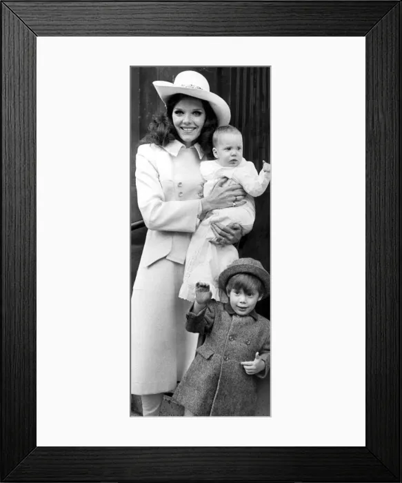 Framed Print : Samantha Eggar with children Nicholas and Jennie at daughter Framed Print : Samantha Eggar with children Nicholas and Jennie at daughter