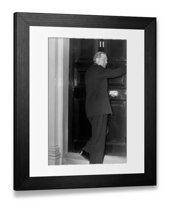 Framed Print : James Callaghan going into 11 Downing Street, London - 19th April 1965 Framed Print : James Callaghan going into 11 Downing Street, London - 19th April 1965