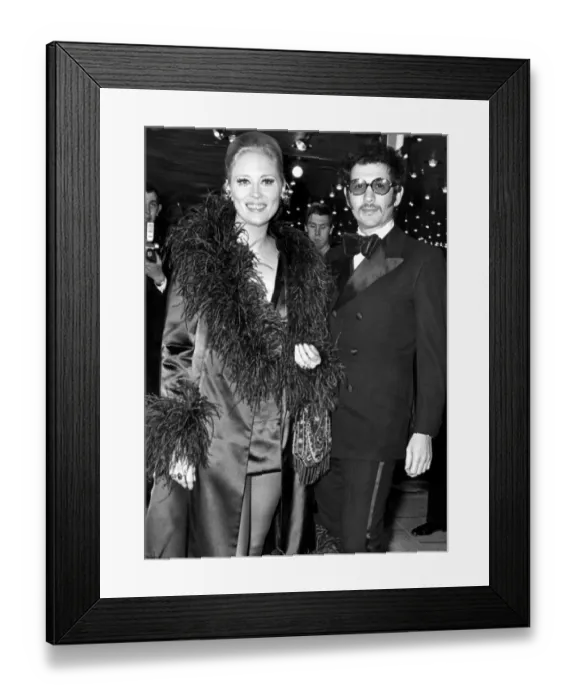 Framed Print : Faye Dunaway with photographer Jerry Schatzberg at film premiere - 19 November 1967