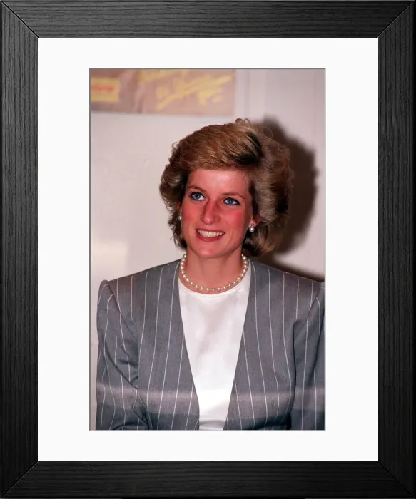 Framed Print : Diana, Princess of Wales pictured at a London charity presentation - 1989 Framed Print : Diana, Princess of Wales pictured at a London charity presentation - 1989