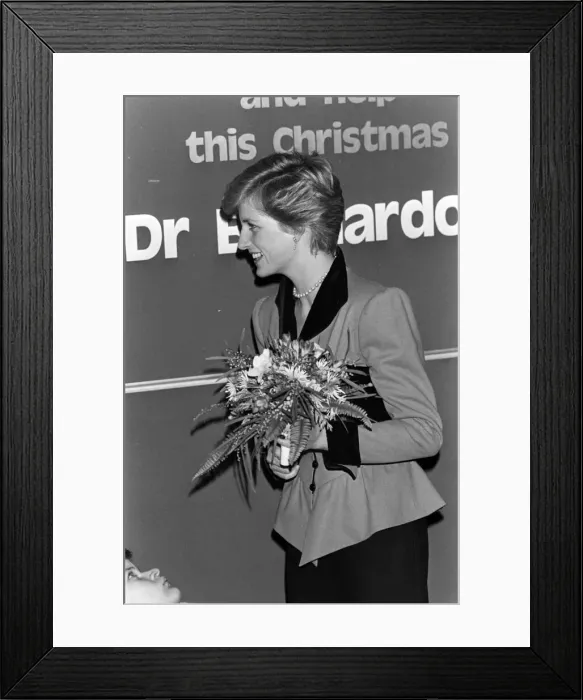 Framed Print : PRINCESS DIANA AT A DR BARNARDOs CAROL SERVICE - DECEMBER 1986 Framed Print : PRINCESS DIANA AT A DR BARNARDOs CAROL SERVICE - DECEMBER 1986