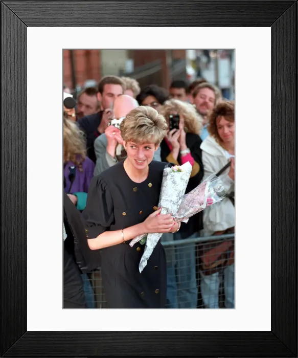 Framed Print : Diana, Princess of Wales, Visiting Barnardos in Hackney, London, 8th October 1991 Framed Print : Diana, Princess of Wales, Visiting Barnardos in Hackney, London, 8th October 1991