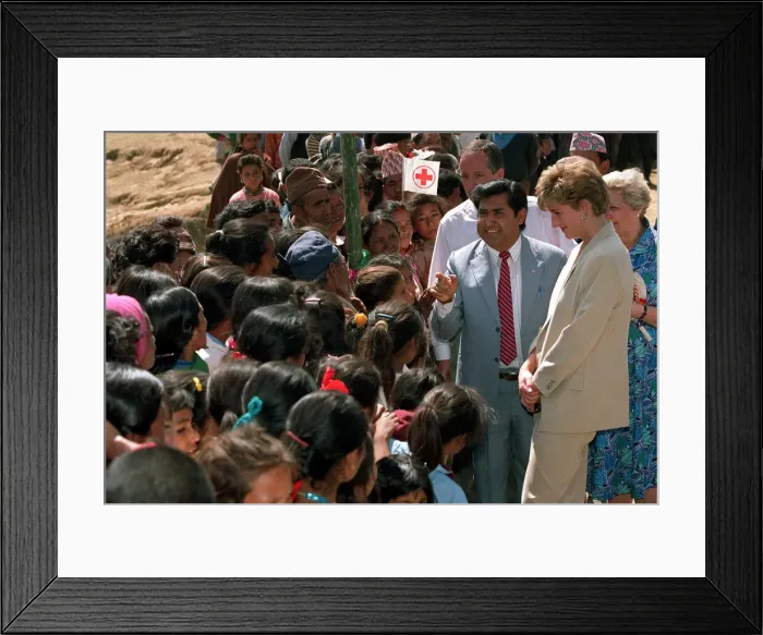 Framed Print : DIANA, PRINCESS OF WALES DURING VISIT TO NEPAL 1993 Framed Print : DIANA, PRINCESS OF WALES DURING VISIT TO NEPAL 1993