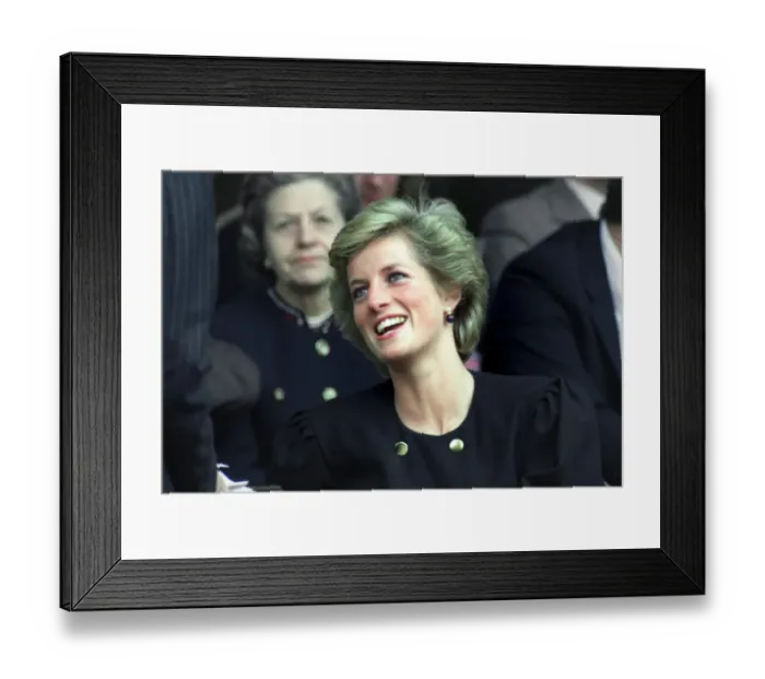 Framed Print : DIANA, THE PRINCESS OF WALES AT WIMBLEDON TENNIS CHAMPIONSHIPS - JULY 1990