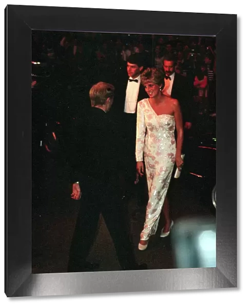 PRINCESS DIANA IN EVENING DRESS ARRIVING AT THE PREMIERE OF STEPPING OUT - 1991