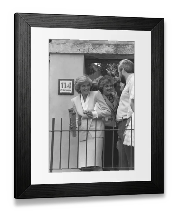 Framed Print : Princess Diana, President, Barnardo s, visits the Fulford Family Centre