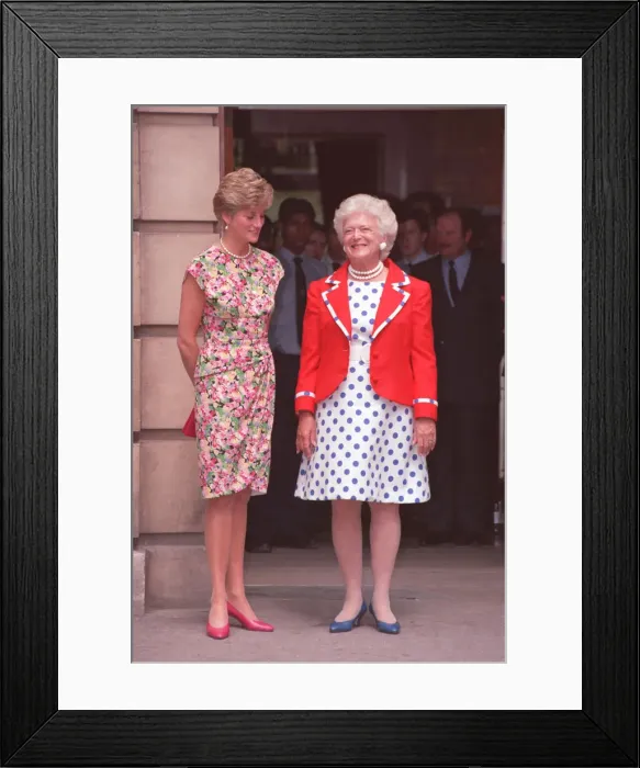 Framed Print : BARBARA BUSH WITH THE PRINCESS OF WALES 17 / 07 / 1991 Framed Print : BARBARA BUSH WITH THE PRINCESS OF WALES 17 / 07 / 1991