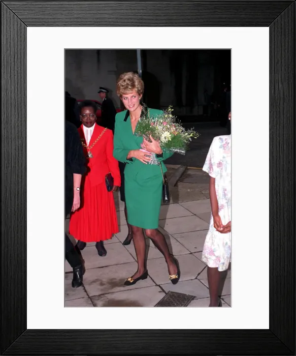 Framed Print : PRINCESS OF WALES IN SOUTHWARK - F  /  L, SMILING WEARING GREEN SUITS AS SHE TALKS TO A GROUP