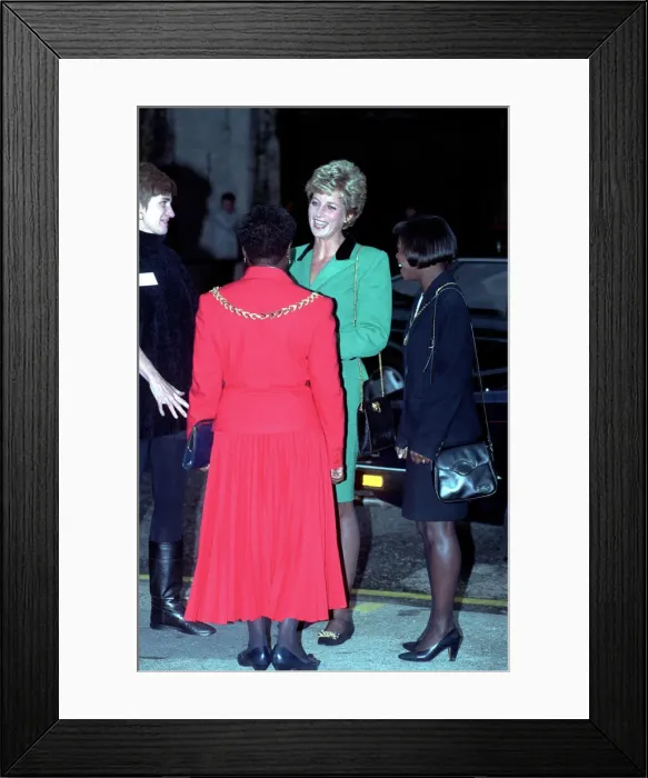 Framed Print : PRINCESS OF WALES IN SOUTHWARK - F  /  L, SMILING WEARING GREEN SUITS AS SHE TALKS TO A GROUP