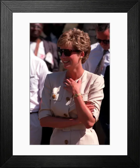Framed Print : PRINCESS OF WALES WEARING SUNGLASSES AND SMILING DURING A VISIT TO RED CROSS CHARITY