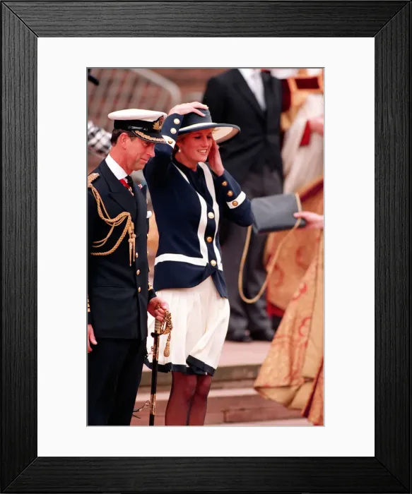 Framed Print : THE PRINCE OF WALES AND THE PRINCESS OF WALES ON WALKABOUT IN LIVERPOOL ON THE 50TH Framed Print : THE PRINCE OF WALES AND THE PRINCESS OF WALES ON WALKABOUT IN LIVERPOOL ON THE 50TH