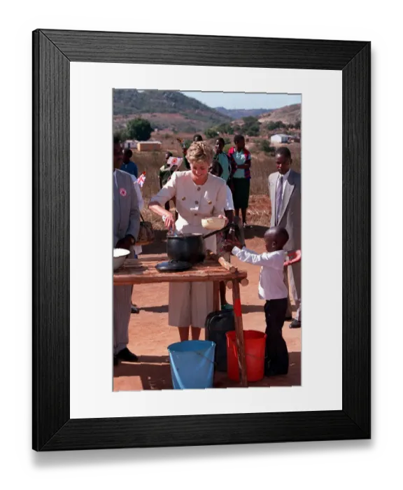Framed Print : PRINCESS OF WALES DISHING OUT FOOD DURING VISIT TO RED CROSS CHARITY PROJECT IN ZIMBABWE Framed Print : PRINCESS OF WALES DISHING OUT FOOD DURING VISIT TO RED CROSS CHARITY PROJECT IN ZIMBABWE