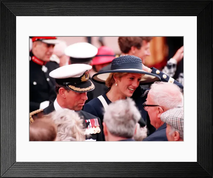 Framed Print : THE PRINCE OF WALES AND THE PRINCESS OF WALES ON WALKABOUT IN LIVERPOOL ON THE 50TH Framed Print : THE PRINCE OF WALES AND THE PRINCESS OF WALES ON WALKABOUT IN LIVERPOOL ON THE 50TH