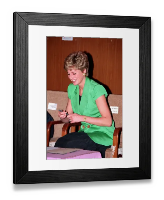 Framed Print : DIANA, PRINCESS OF WALES DURING VISIT TO NEPAL 1993 Framed Print : DIANA, PRINCESS OF WALES DURING VISIT TO NEPAL 1993