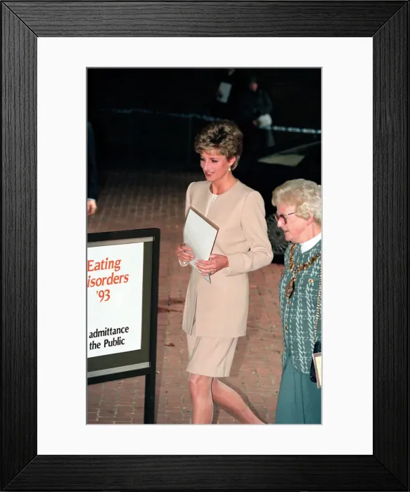 Framed Print : PRINCESS OF WALES AT EATING DISORDERS CONFERENCE WEARING CREAM SUIT 1993